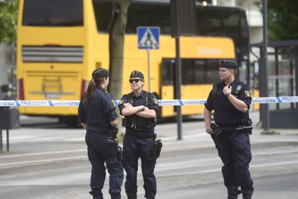 Strax före klockan 11 på onsdagen spärrade polisen av i centrala Kristianstad.