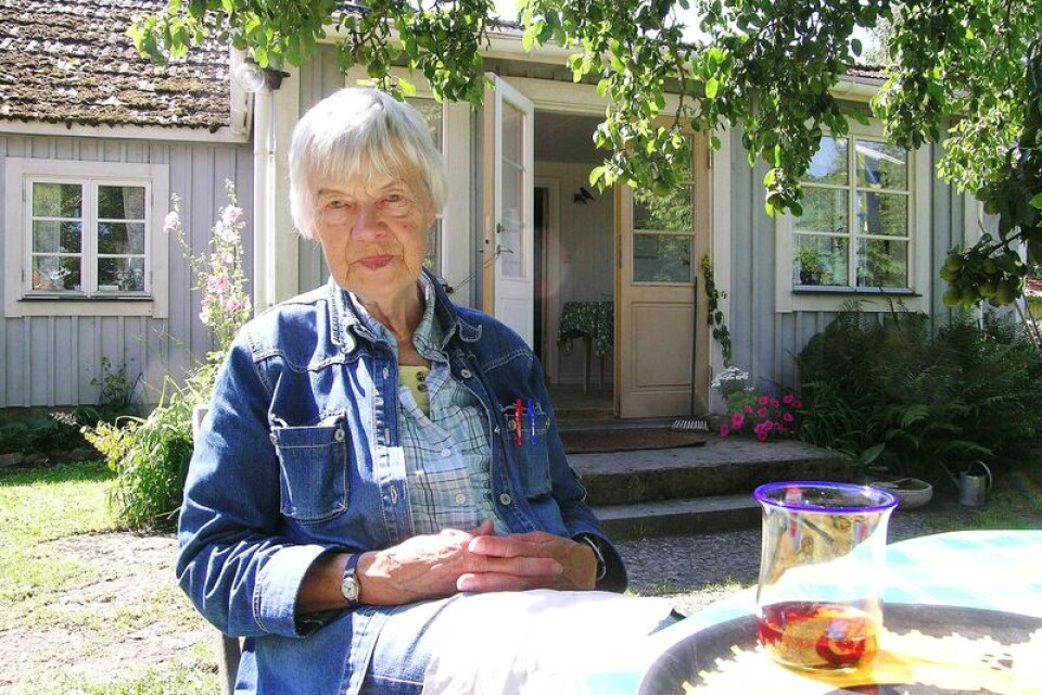 Konstnären och författaren Inga Borg har avlidit, 92 år gammal. Hon är mest känd för att ha skapat sagofiguren Plupp, om vilken hon skrev och illustrerade 24 böcker.