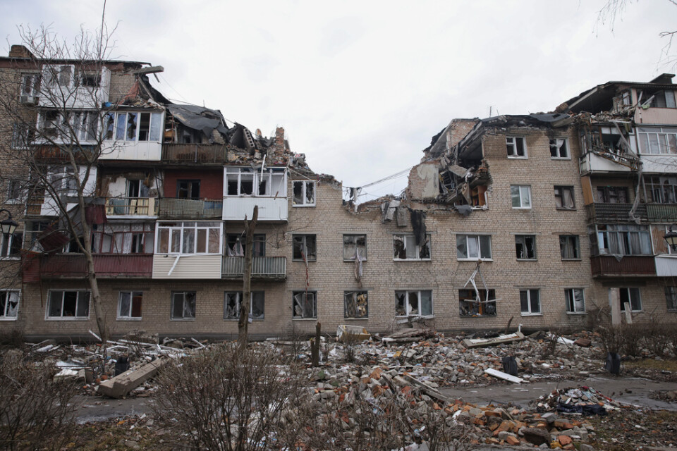Ett sönderbombat hus i Bachmut den 27 februari.
