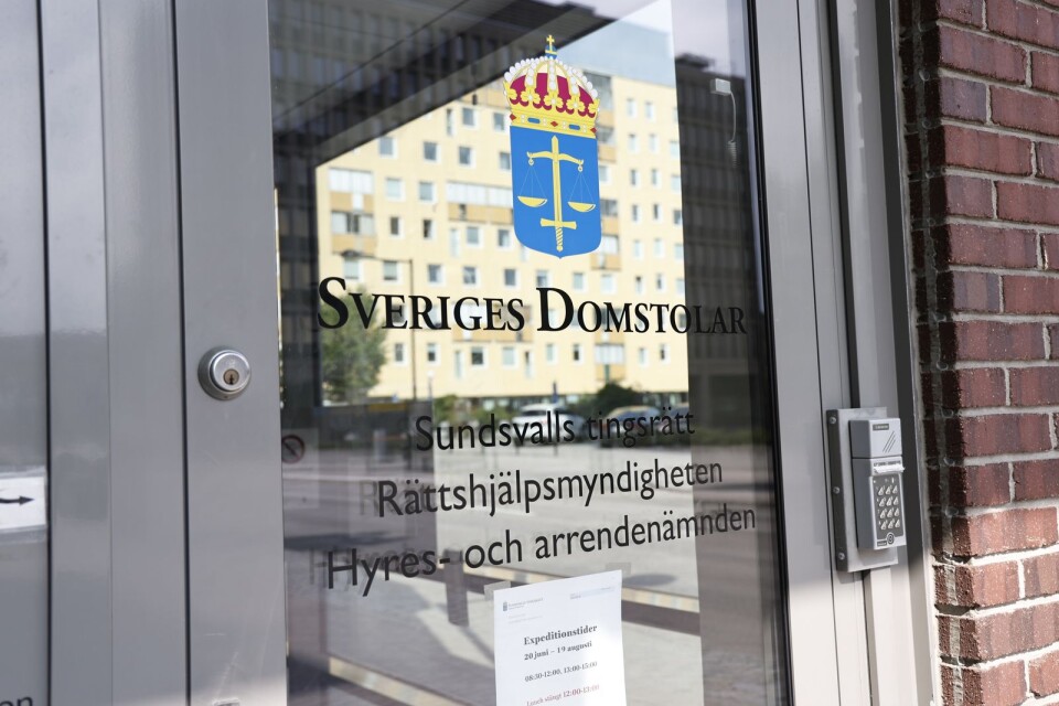 Hovrätten för Nedre Norrland inledde för ett par veckor sedan huvudförhanding om mordet på 16-åriga Malin Lindström i Husum 1996. Den låga straffpåföljd som meddelades i tisdags har väckt många reaktioner.