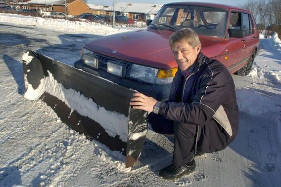 Ett praktiskt snöskär som Jan Andersson enkelt kopplar på sin bil.