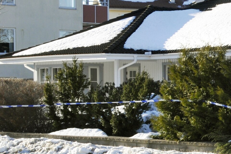 En man har gripits misstänkt för det tolv år gamla mordet i en bostad på Högstorp i Växjö. Bilden togs dagen efter mordet 2011.