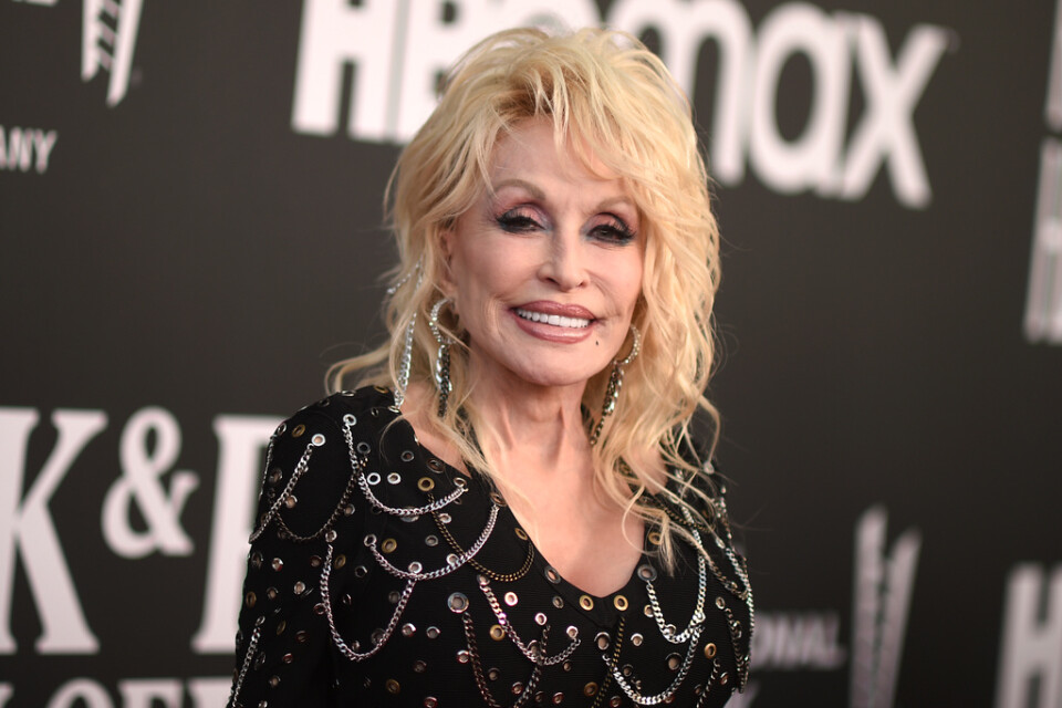 Dolly Parton fått en miljard kronor att skänka till välgörenhet. Arkivbild.
