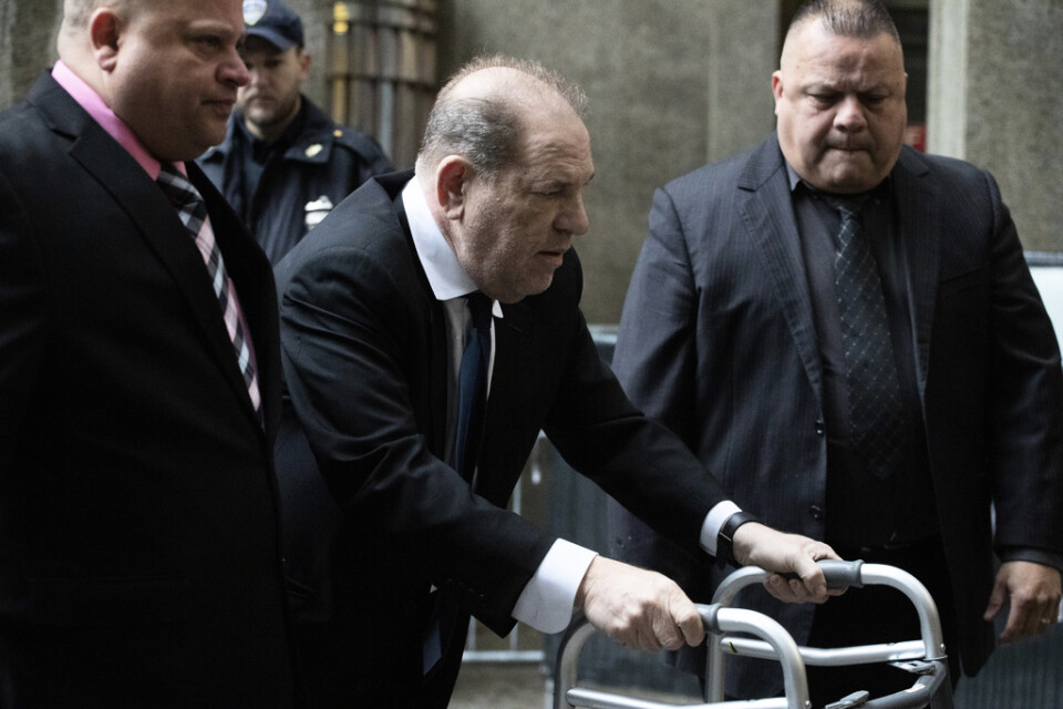 Harvey Weinstein dök upp i domstolen i New York med en rullator. Arkivbild.