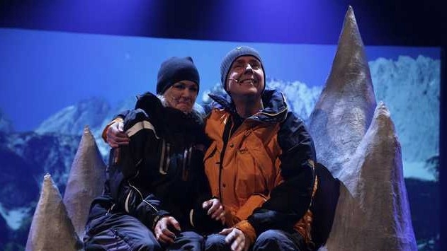 Jessica Persson och Lars Magnusson i numret Alpluft som inte föll Norra Skånes recensent Billy Bengtsson i smaken. Foto: Pressbild