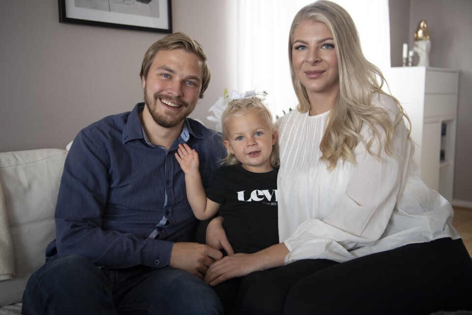 Hannes Fougner och Nellie Olausson berättar om hur de blev en liten familj och Hannes pappa till Haylie, 2 år,