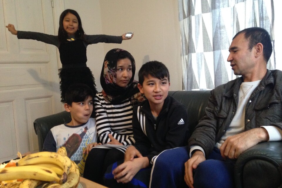 Familjen består av mamma Padsha, pappa Esmat och de fyra minderåriga barnen Ali, Sami, Atiq och flickan Setash.