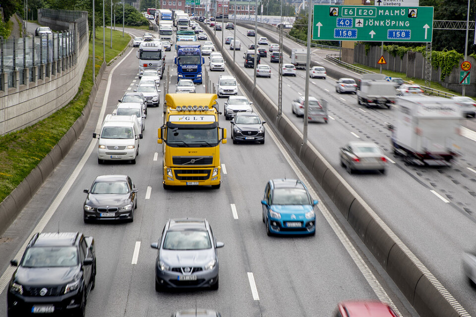 Utsläppen av koldioxid från nya bilar i EU har ökat för andra året i rad.