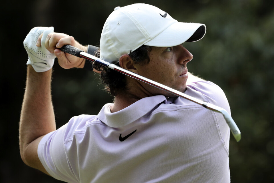 Rory McIlroy visar fin form vid PGA-tävlingarna i Shanghai.