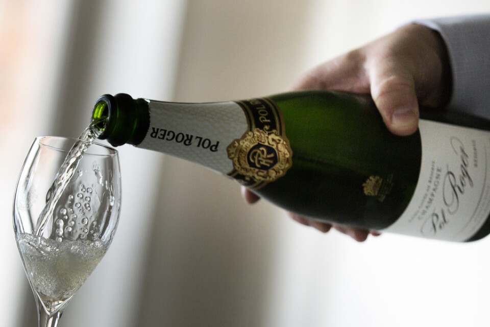 En flaska champagne kan komma att bli betydligt dyrare i USA framöver. Arkivbild.