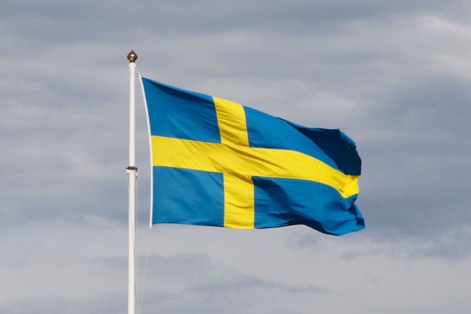 Sven-Erik Månsson skriver att Sveriges självbestämmande måste försvaras.