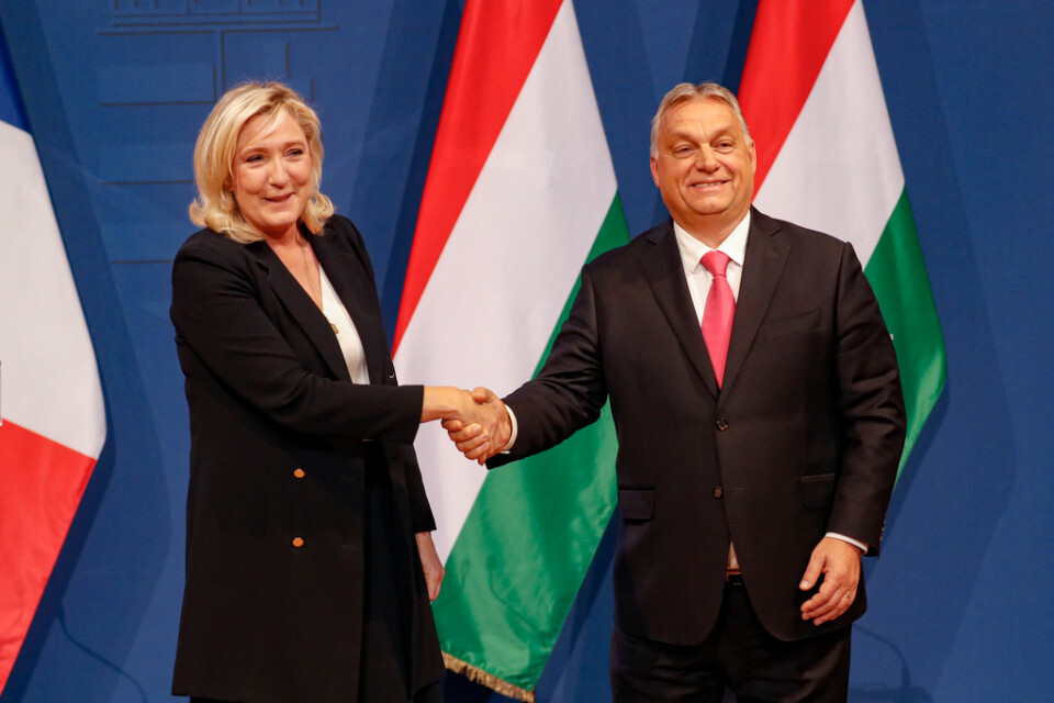 Franska presidentvalskandidaten Marine Le Pen i ett möte med Ungerns premiärminister Viktor Orbán i oktober 2021. Arkivfoto.