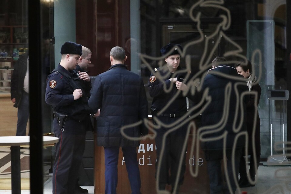 Polisen på plats på Tretjakovgalleriet i Moskva efter den fräcka tavelstölden.