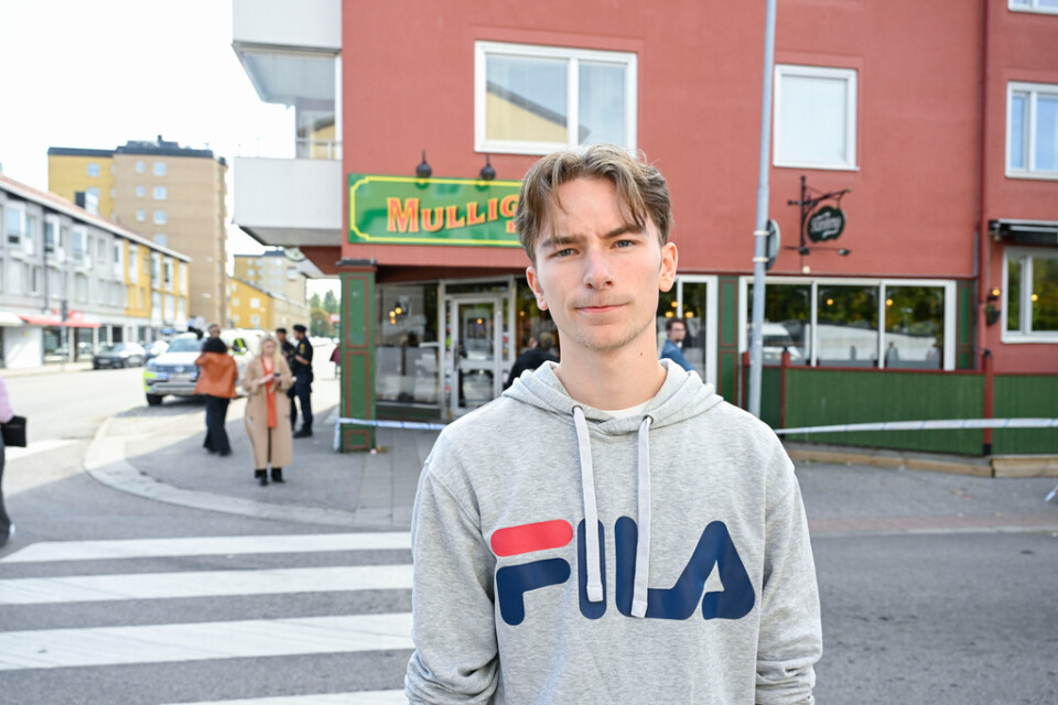 Jesper Arvidsson bor ett stenkast från puben i centrala Sandviken där två personer dödades och två skottskadades på torsdagskvällen.