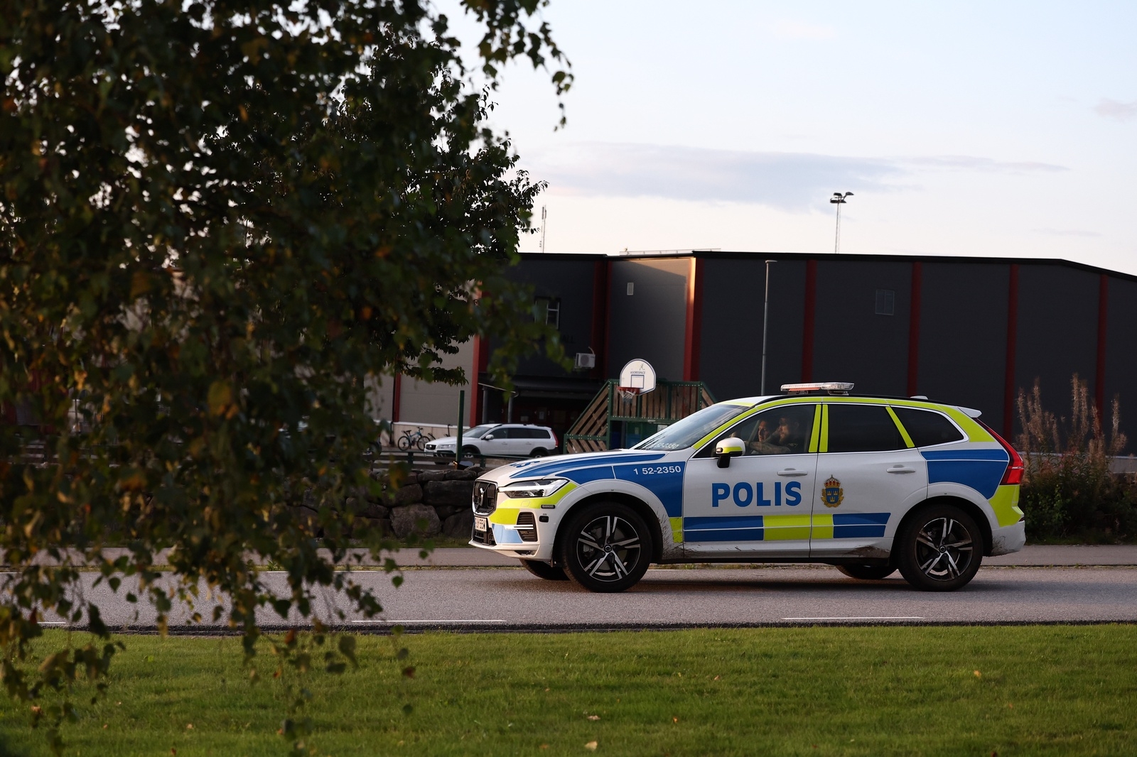 Polisen söker på flera platser runt om i Ulricehamn