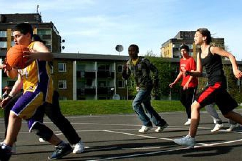 Redan första dagen hittade närmare 20 barn till sommarbasketskola på Hulta.