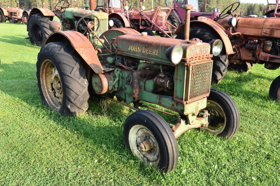 En John Deere-traktor från 1938 var en av godbitarna som såldes på auktionen.