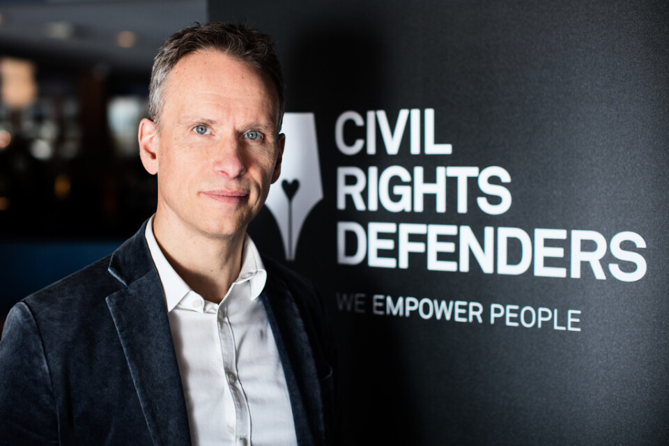"Generellt är Sverige en förkämpe för mänskliga rättigheter utomlands, inte minst när det gäller urfolk. Men utrikespolitiken skiljer sig helt från nationell politik i samma frågor", säger John Stauffer, chefsjurist på Civil Rights Defenders.
