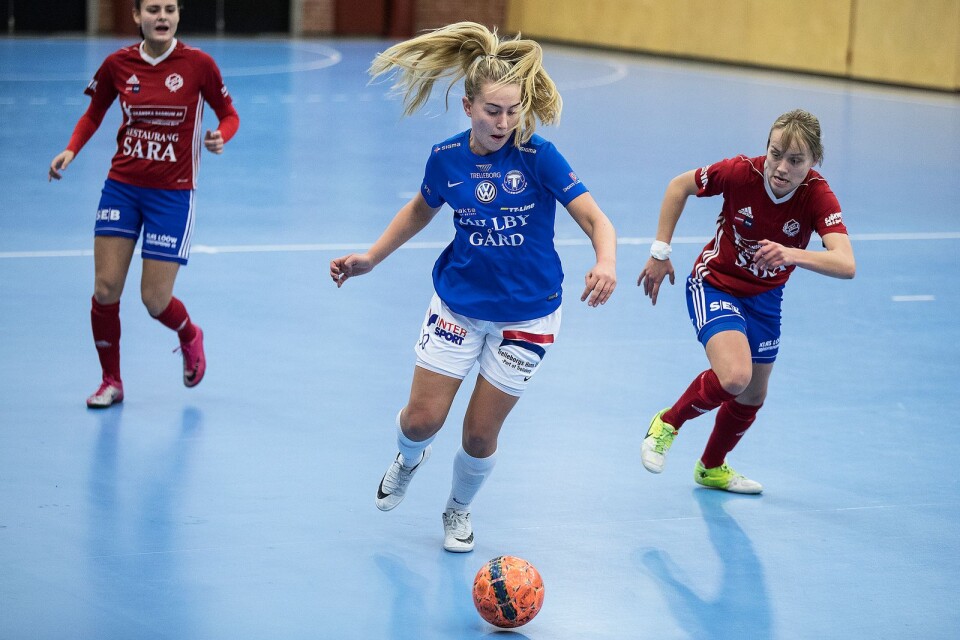 TFF:s Viktoria Persson på språng i gruppspelsmatchen i lördags mot Janstorp.