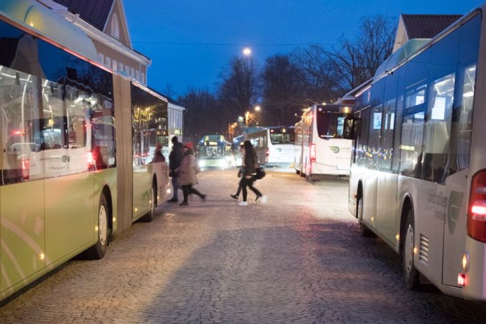 Kollektivtrafiken i Sandsbro behöver förnyas, anser Carin Högstedt och Kenneth Grahn.