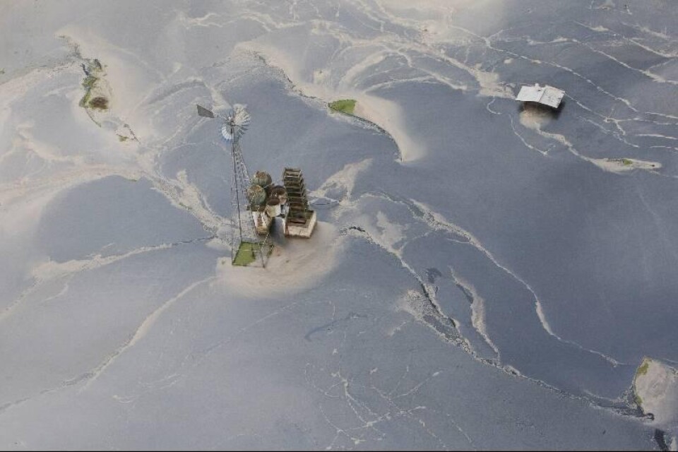 Överst: Maldiverna – en hotad ögrupp. Ovan: I maj förra året isolerades en gård av översvämningar i Colombia. Latinamerika är en världsdel som drabbats hårt av ett alltmer extremt klimat. Foto: scanpix