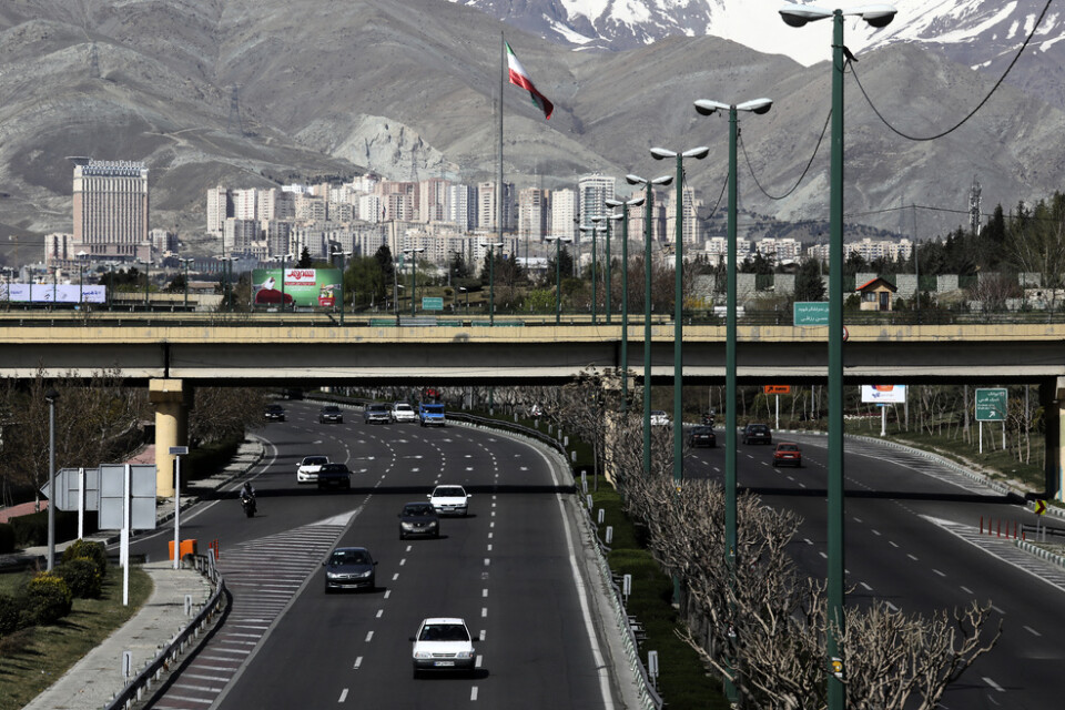Sparsam trafik när Irans nyårsfirande inleddes i förra veckan. Men resandet i landet är ändå så stort att det väcker förskräckelse av smittoskäl.