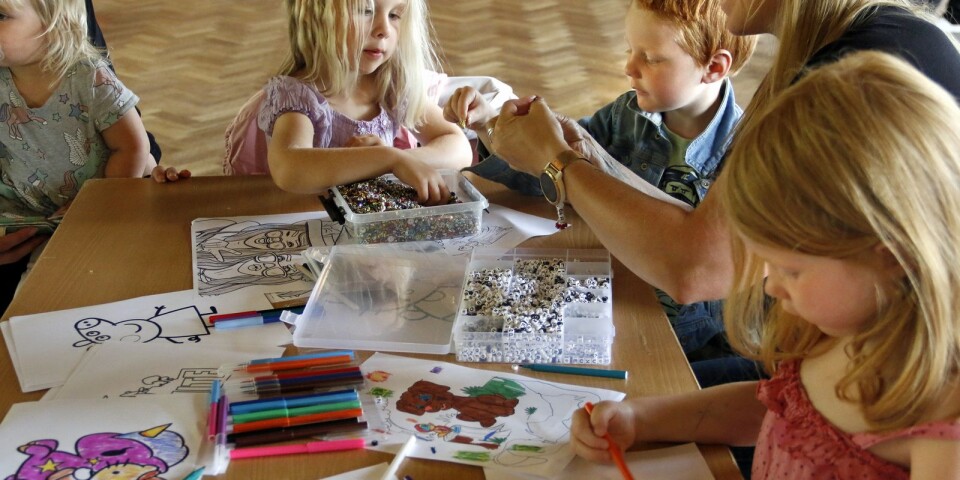 Att rita och pyssla var populära aktiviteter bland barnen som samlades för att hitta på roliga sommarlovsaktiviteter.
