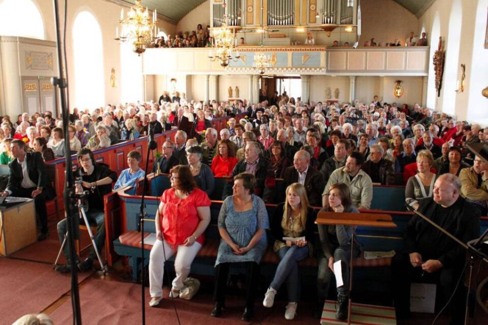 En fullsatt menighet passade på att lyssna till Elvis musik i Tvärreds kyrka.