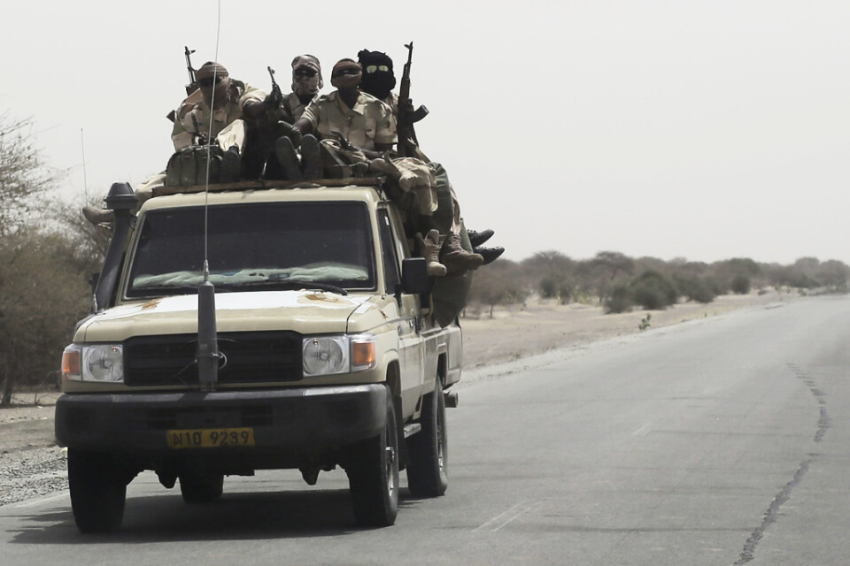 Tchadiska soldater på väg mot gränsområdet mot Nigeria. Arkivbild.