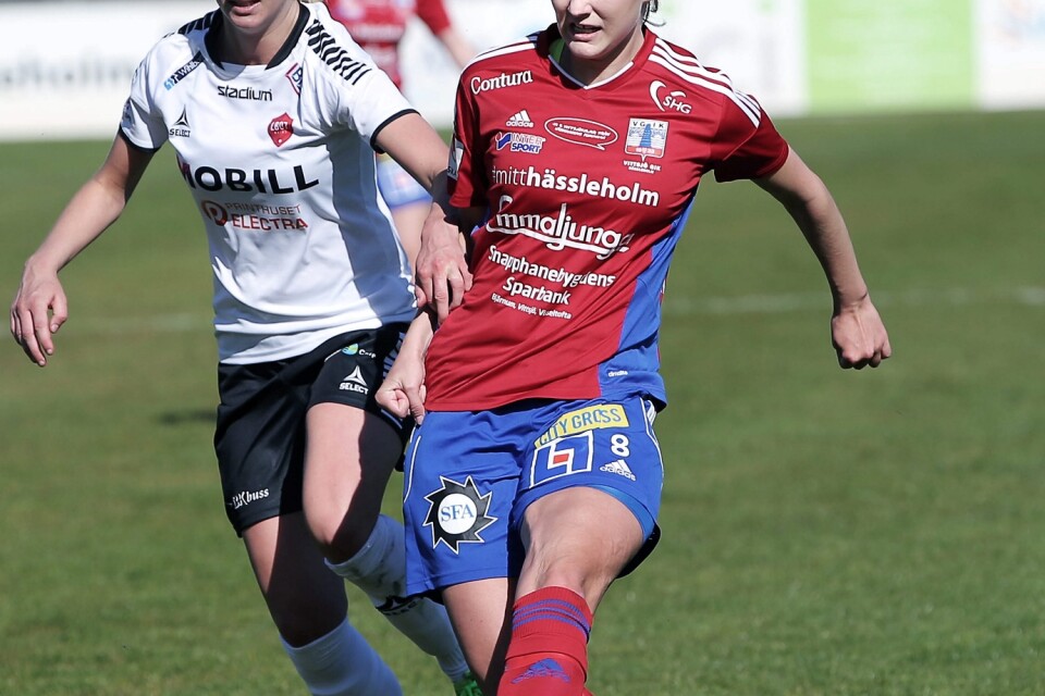 Alexandra Benediktssons knäskada håller henne borta från fotbollen i tre–sex veckor.