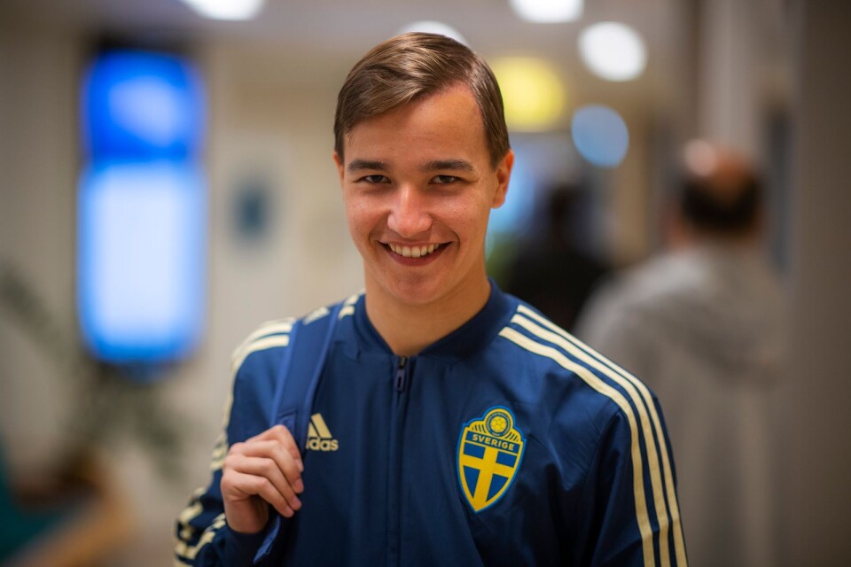 Kalmar FF-backen Hampus Svensson spelar nu kvartsfinal i EM för 17-åringar.