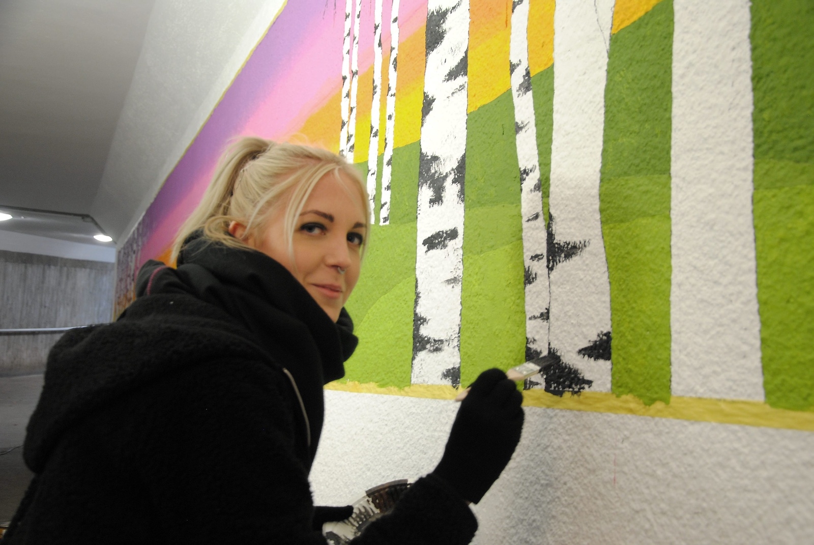 Emma Pålsson har björkar som återkommande motiv i sina konstverk. FOTO: Lars-Åke Englund