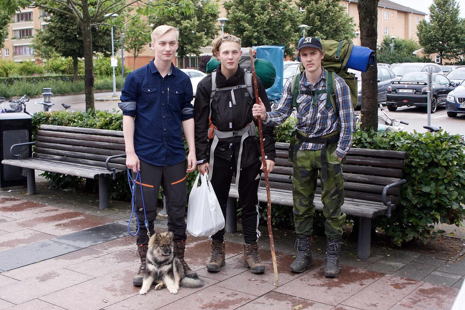Från vänster: Linus Wiberg, Albin Karlsson och Benjamin Forssblad är     hemma oskadda efter fjällvandringen. Foto: Privat