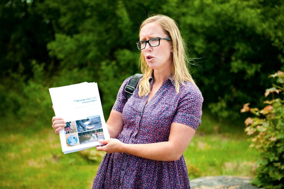 Anna-Karin Skiöld, bebyggelseantikvarie på länsstyrelsen, har tagit fram en rapport om stenhuggeriet. Foto: Hanna Franzén