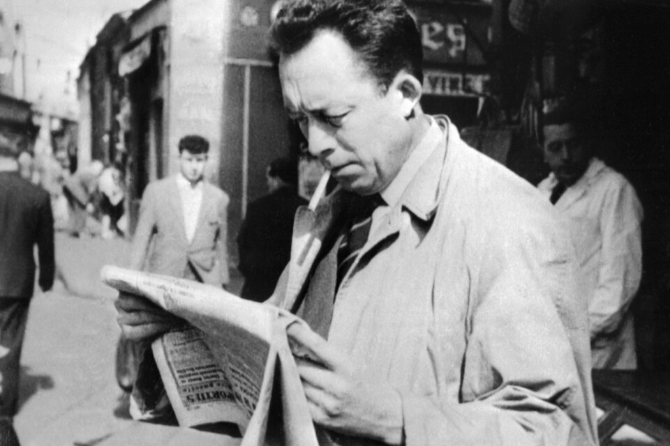 Albert Camus (1913-1960) skrev ”Pesten” 1947. Han är en illusionslös betraktare av det mänskliga, menar Stefan Eklund.