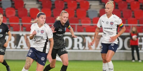 Emma Pennsäter, här i duell med Olivia Schoug och Caroline Seger i den match där Växjö DFF och Rosengård spelade 1–1.