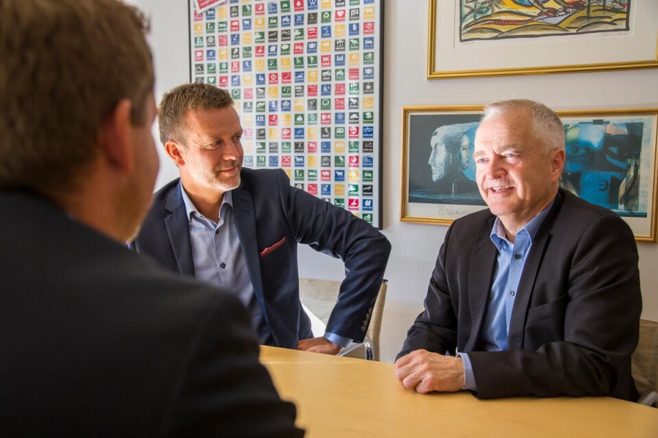 Fredrik Ottosson (till vänster) njuter av att ha rutinerad företagare som mentor. Rolf Dahlberg var med och startade Visma Spcs för drygt 30 år sedan.