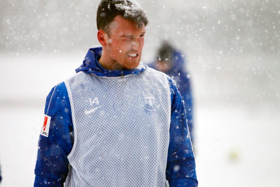 Alexander Blomqvist på TFF:s träning på måndagen som genomfördes i rejält snöfall. Rena ”Sundsvallsvädret” alltså.