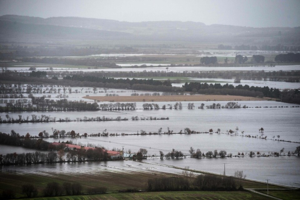 Stormarna över södra Europa har orsakat väldiga översvämningar. Här Xinzo de Limia i nordvästra Spanien.