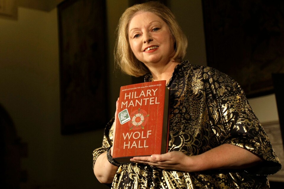 Hilary Mantel, författare till Wolf Hall, kan i höst ännu en gång glädja alla historieintresserade då uppföljaren The Mirror & the Light kommer ut på svenska.