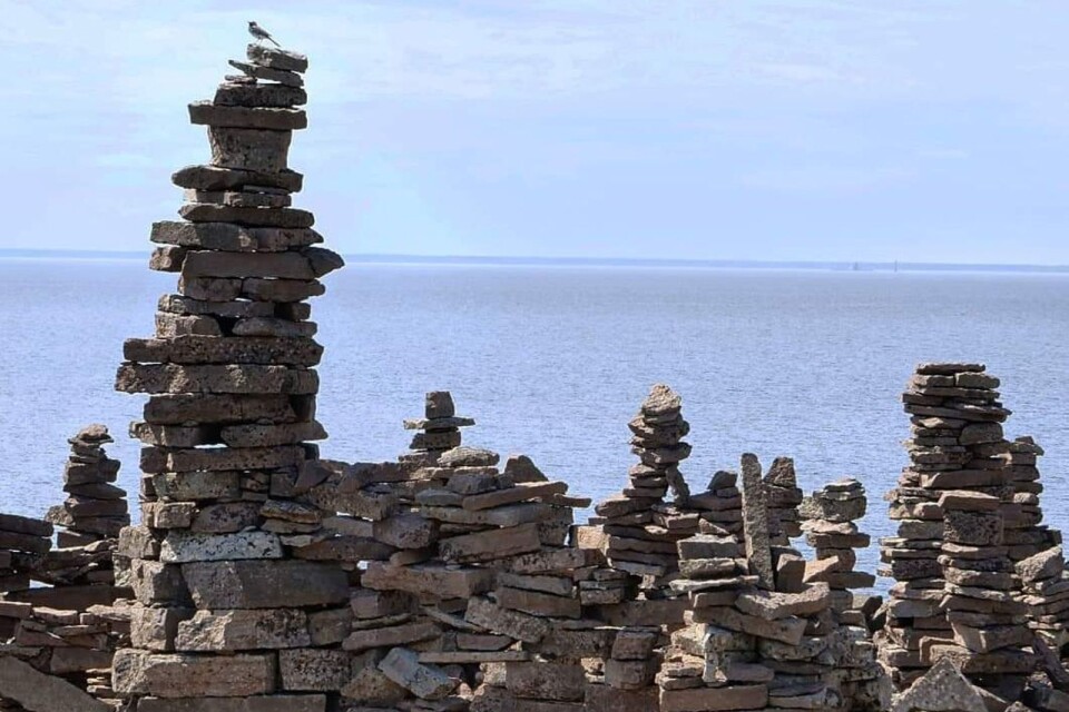 Stentorn byggda längs kusten på nordvästra Öland.