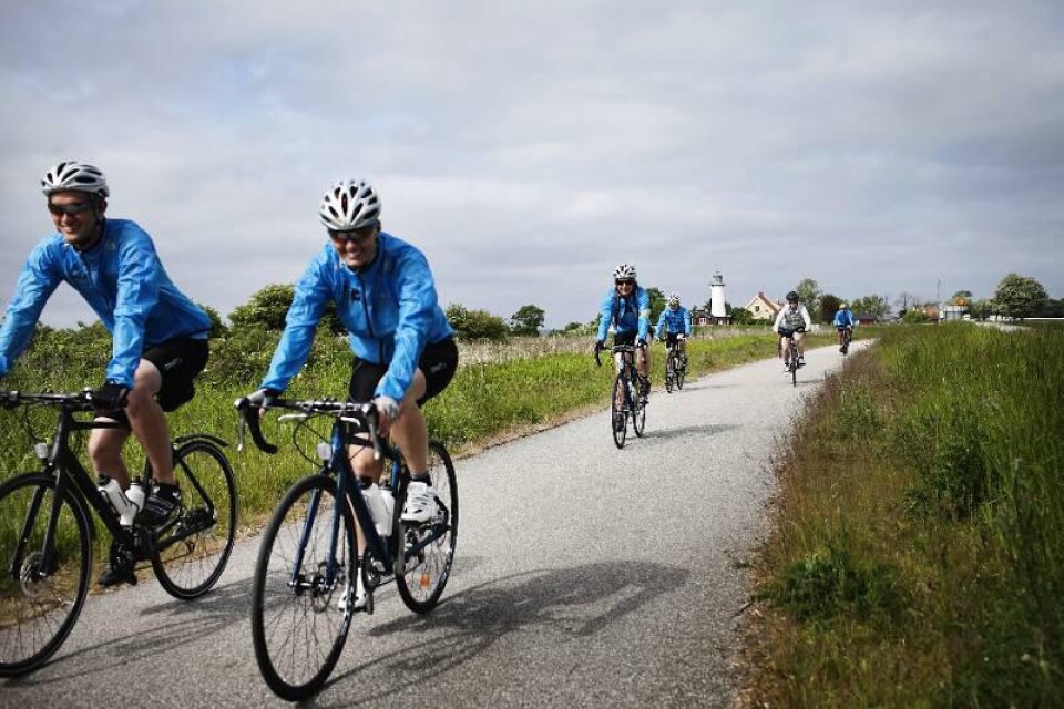 Christopher Haringa och Linda Lindström tog täten när kampanjen Race for the Baltic fortsatte sin långa cykeltur kring Östersjön.