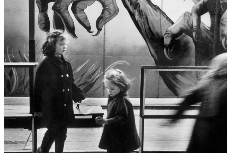 Pigalle, Paris 1950. Barnen återkommer i Christer Strömholms gatufotografi. Pressbild.