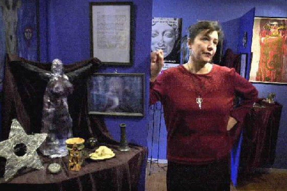 Kerstin von Plato har hon fått nog av dåligt bemötande och lägger ned häx- och gudinnemuseet i Ysane.BILD: WILLY ALM