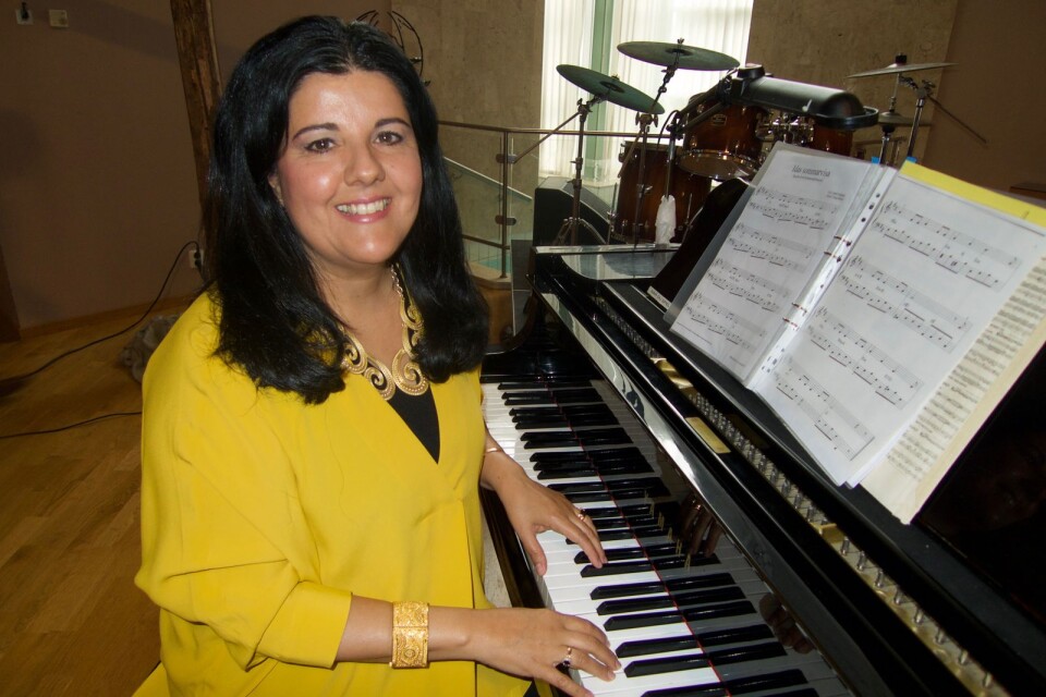 Marly Azevedo Anderssons stora passion är att spela och undervisa på piano.