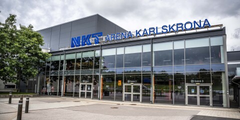 NKT Arena Karlskrona på Rosenholm ska byggas ut med flera nya omklädningsrum. Men projektet kan bli försenad i ett år.
