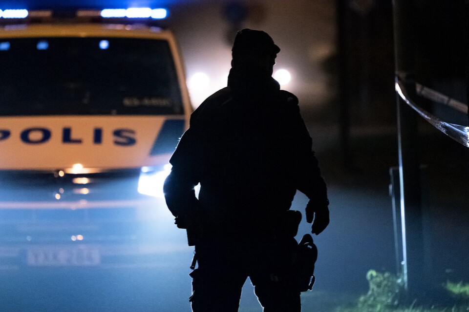 Polisen utreder ett misstänkt mordförsök sedan en man knivskurits och skadats allvarligt i Uppsala under natten.