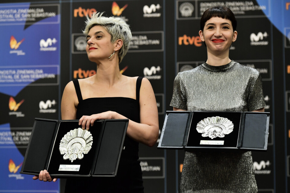 Regissören Anahi Berneri och skådespelaren Sofia Gala med priset Silversnäckan 2017. Arkivbild.