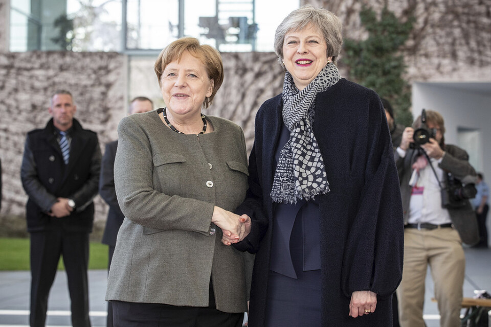 Tysklands förbundskansler Angela Merkel tar emot Storbritanniens premiärminister Theresa May i Berlin.