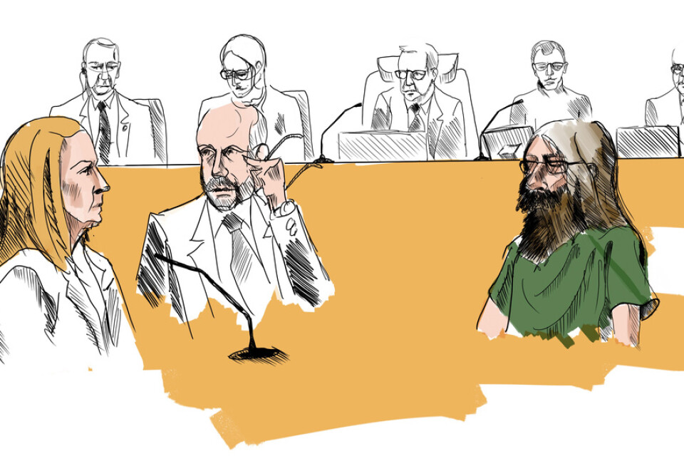 Teckning från rättegången. Theodor Engström mitt emot åklagare Henrik Olin och Centerledaren Annie Lööf.